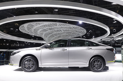 东风风神新轿车奕炫MAX亮相上海车展 或三季度上市