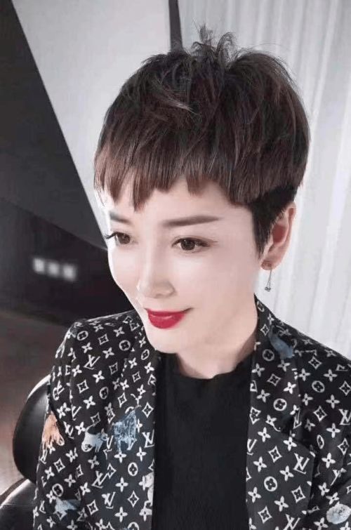 国际造型设计师皓哲老师 用艺术与创新点亮造型设计之路